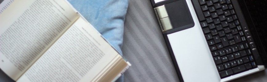 livro e notebook banner